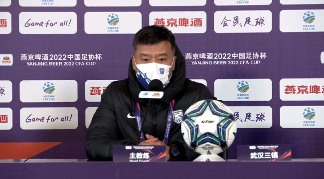 《惊情四百年》德古拉和弗兰肯斯坦这两个随时听候召唤的魔鬼，在扭转娱乐业的衰败方面永远有着近乎神奇的力量，其中弗朗西斯·福特·科波拉推出的两部影片就充分证明了这两个魔鬼形象所具有的力量:一部是由科波拉本人导演的《吸血僵尸惊情四百年》(1992)，另一部则是由肯尼斯·布莱纳(KennethBranagh)导演的《玛丽·雪莱的弗兰肯斯坦》(MaryShelley’sFrankenstein)(1994)。